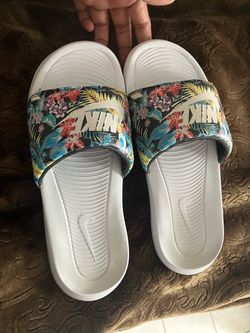 $25, Women’s slides size 8