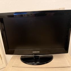 Samsung TV 19”  Works great With Composite Input