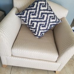 Beautiful Couch For Sale !!!! Pick Up Today!!