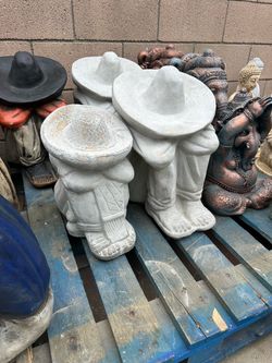 Statue concrete Pancho