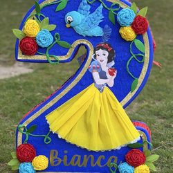Number 2 Snow White piñata