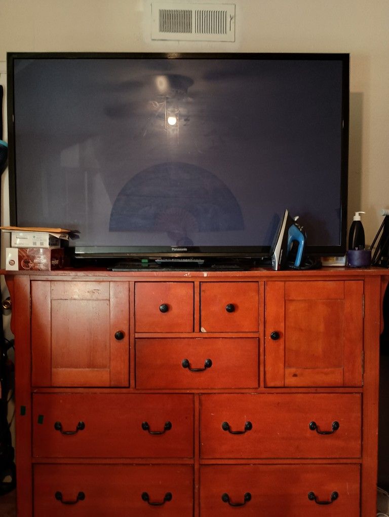 USED 60inch Plasma. Everything works fine. Has one issue with some dead pixels. Comes with remote. 