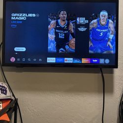 INSIGNIA 32” SmartTv 