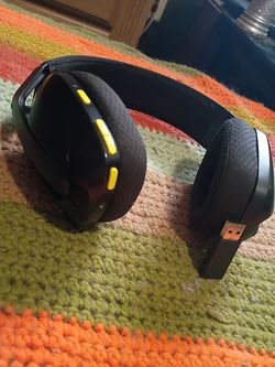 Logitech G435  light speed wireless gaming headset with light speed dongle