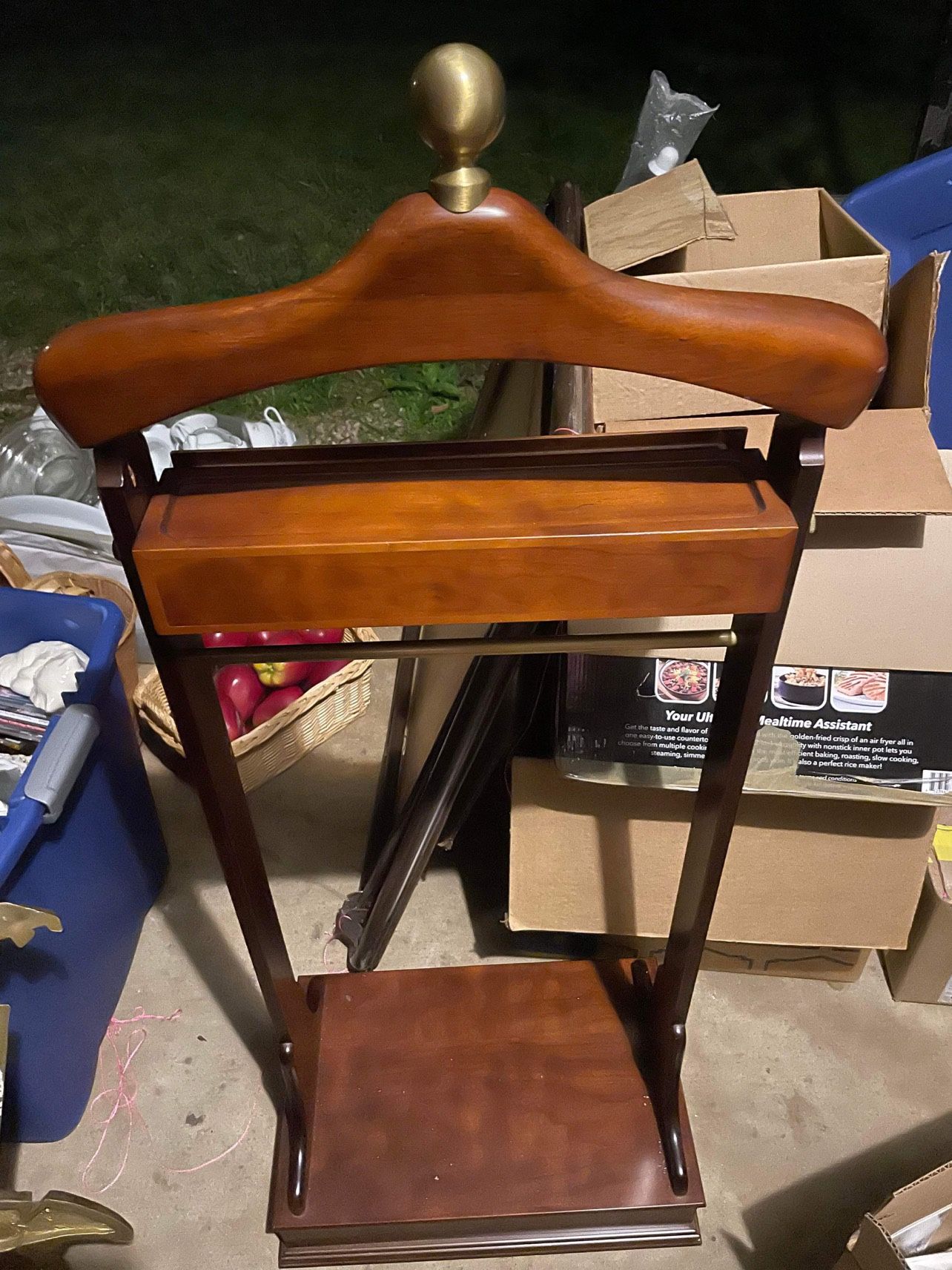 Bombay company haberdasher’s valet