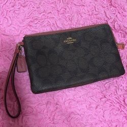Coach Wrislet Purse With Pink Interior 