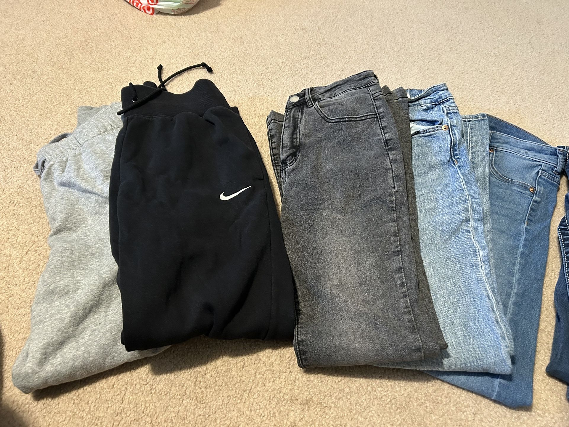 Sweats Jeans Miss Me H&M American Eagle 26 27 33