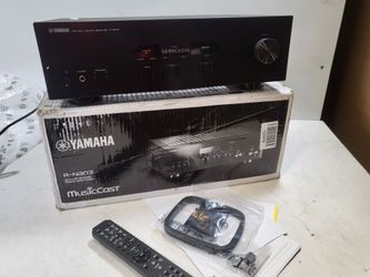 YAMAHA R-N303BL Stereo Receiver with Wi-Fi, Bluetooth & Phono