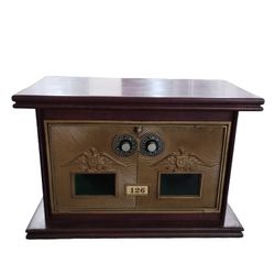 United States Post Office Lock Box Wooden still Coin Bank with Combination

Great shape. Normal wear. 

United States Post Office Lock Box Wooden stil