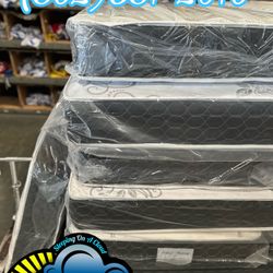 Queen Deluxe Black And White 9” Mattress And Boxspring 