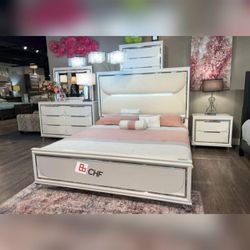 LED Light Queen/ King Bed Frame (Mattress Sell Seperately )
