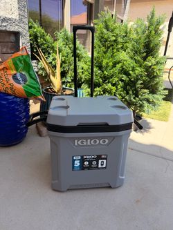 Igloo MaxCold Latitude 62 Qt Roller Cooler