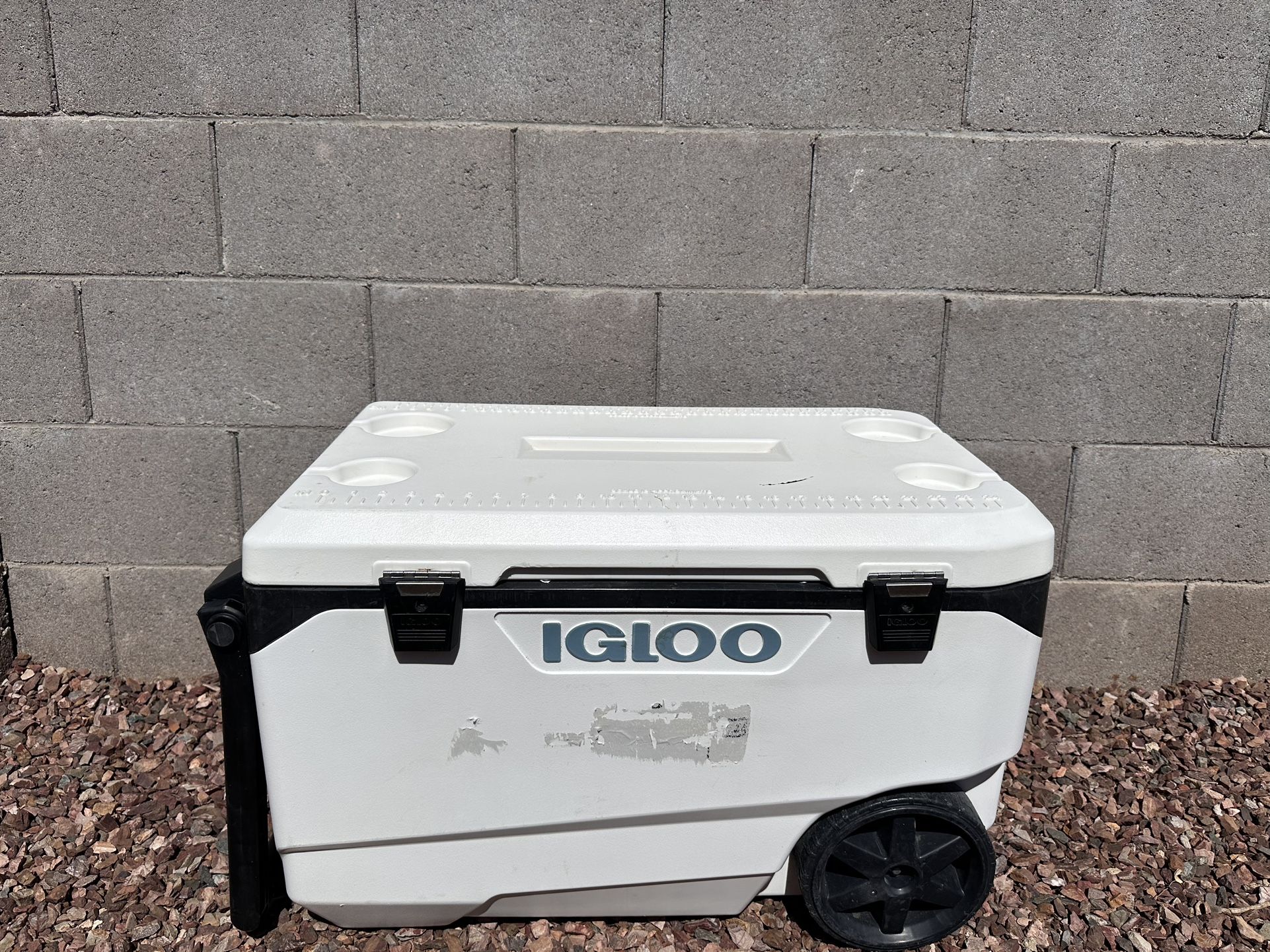 Igloo 52 Qt Rolling Cooler