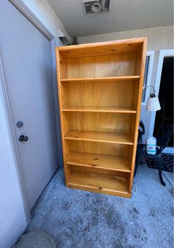 5 shelves pine gloss bookshelf, needs to unscrew lamp on side