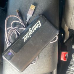 ENERGIZER Portable battery Charger, W/FREE USB-C Charging Cable! In Great Condition WORKS PERFECT