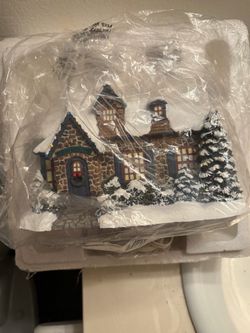 Thomas Kinkade Christmas Village House Figurine with Snow Scene