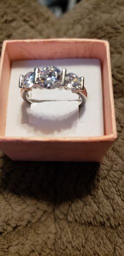 Beautiful 3 Stone ring