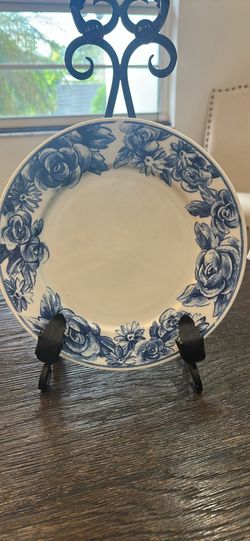 VINTAGE: Lynn's Fine China with blue roses -  Dinner Plates (2)