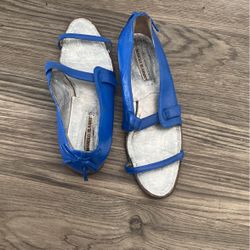 Manolo Blahnik Mary Jane Double Strap Open Toe Flats Blue Patent 38 7