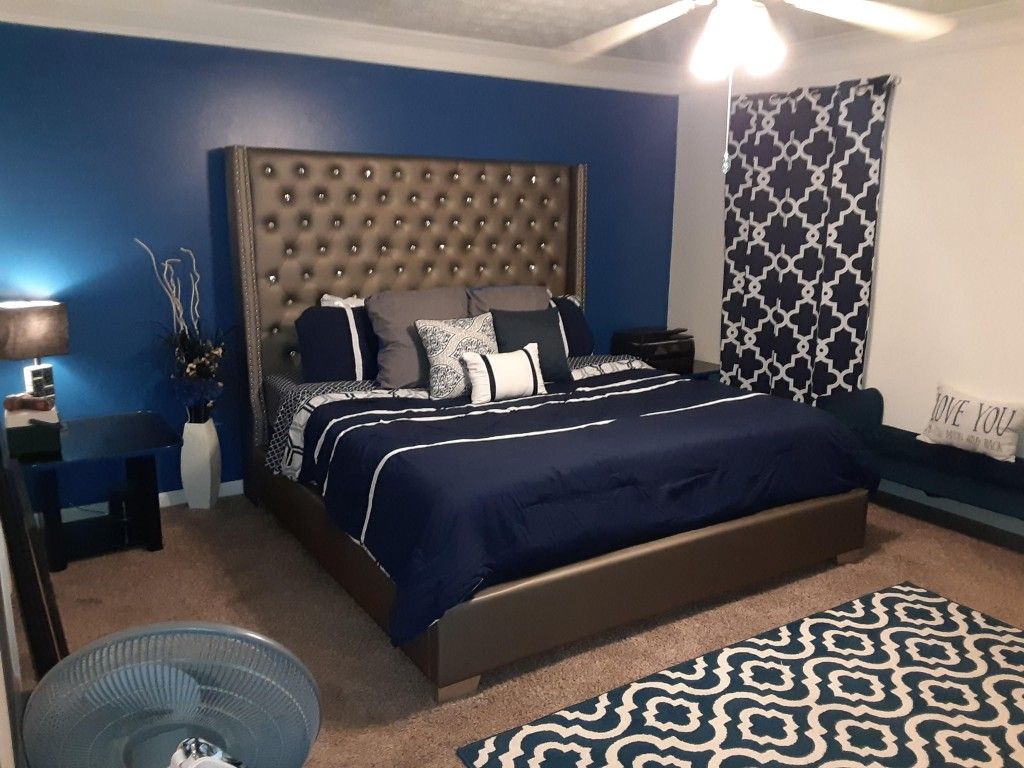 Gray Faux Leather Upholstered Tufted King Bed