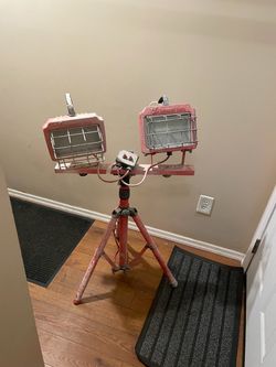 Commercial Electric Halogen Dual Head Work Light on Tripod