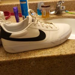 $40 SIZE 13 NIKE BLAZERS LOW TOPS 