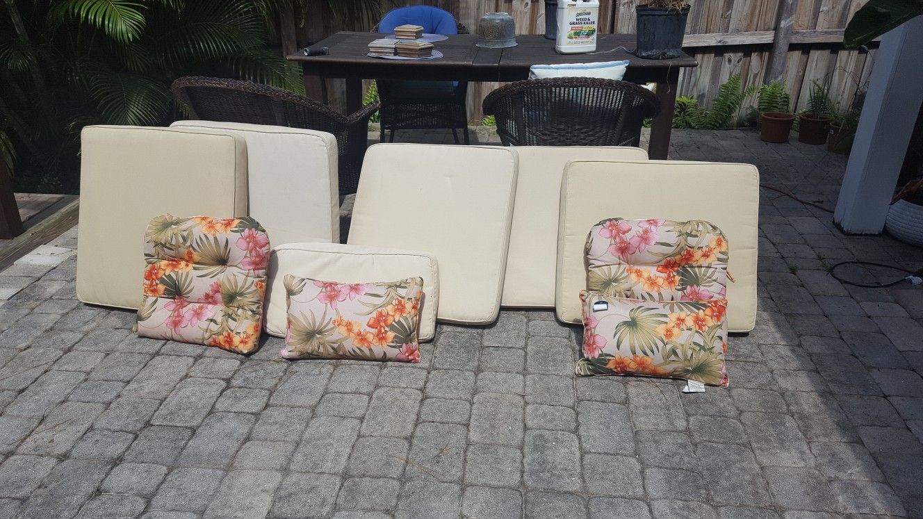 Tommy Bahama Patio Cushions and Pillows for Sale in Oakland Park, FL