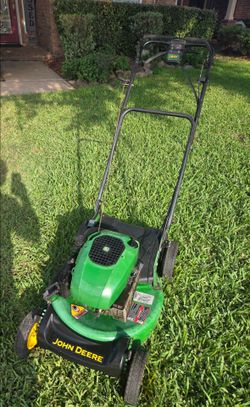Self-Propelled Lawnmower- runs cuts and pulls - no bag
