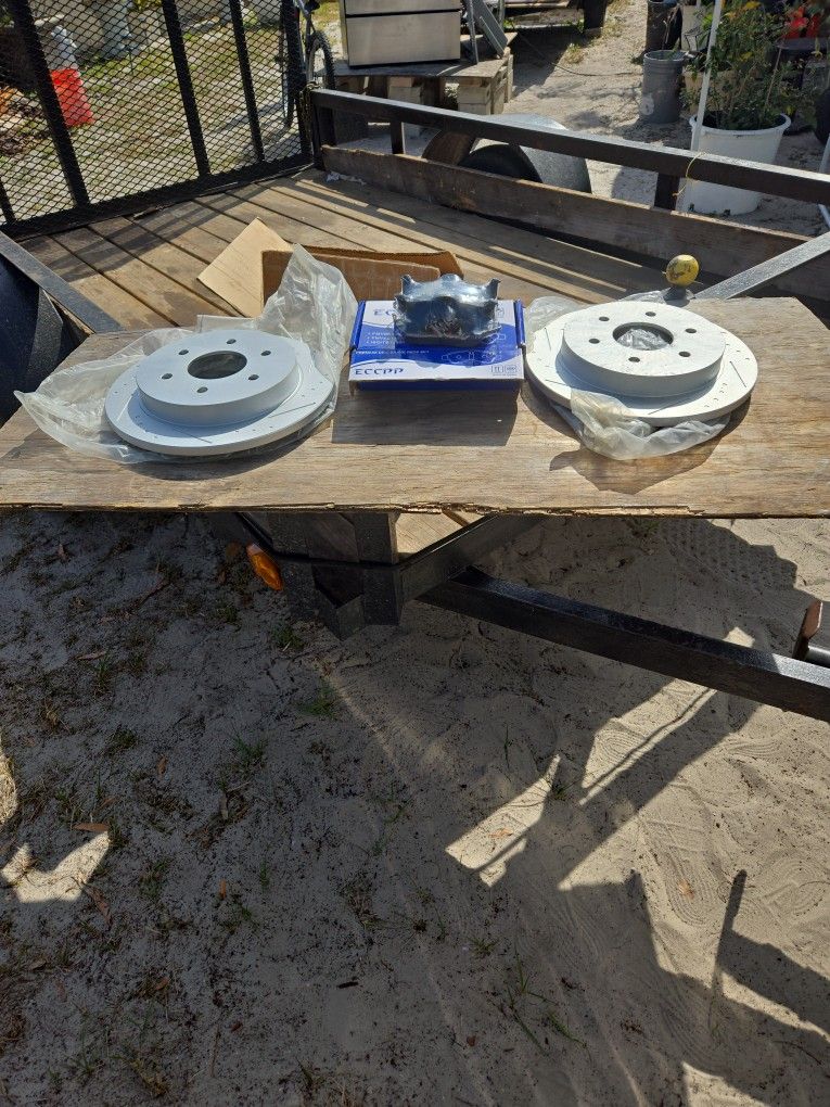 NISSAN TRUCKS , DISCOS And BRAKES PADS NEW In Box , Never Used , ( For Only $65.