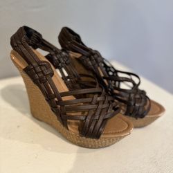 women brown strappy wedges 