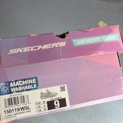 Sketchers Artistry Chic Woman’s Running Shoes 