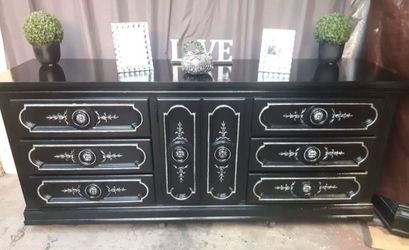Vintage style long dresser with nine drawers colors black and silver has been refurbished 🌺