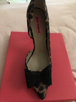 Betsy Johnson leopard print stilettos size 10 brand new