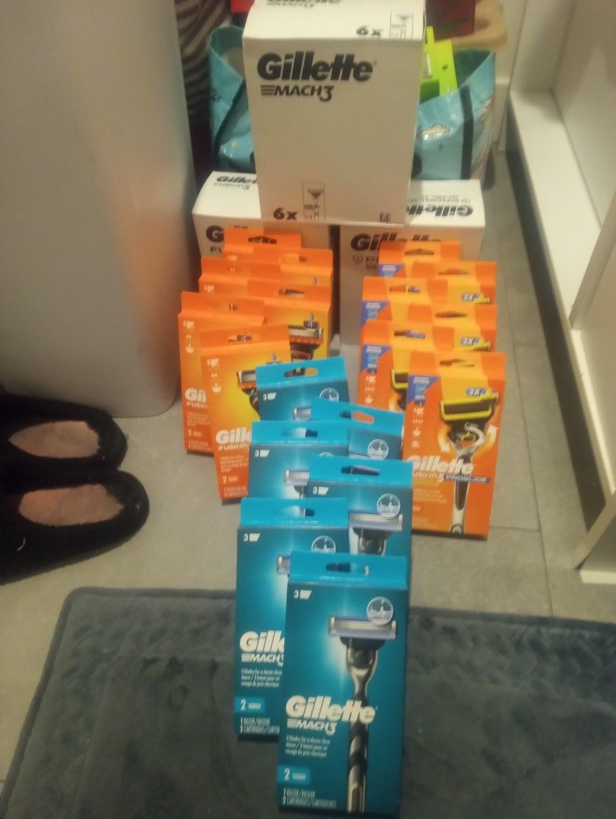 GILLETTE RAZORS . FUSION5'S AND MACH3
