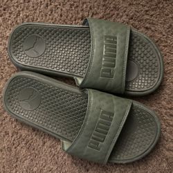 Puma Slides Size 7