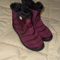 Great Winter Boots For Women Size (40) I Think 8-8.5 Burgundy Color 