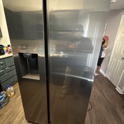 Samsung 27.4 cu. ft Refrigerator