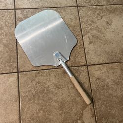 Large Pizza Pan with Handle