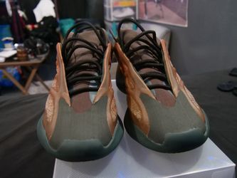 adidas Yeezy 700 V3 'Copper Fade' (size:14)