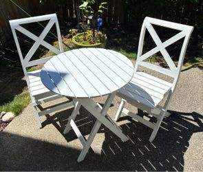 White solid wood bistro table set with 2 chairs !