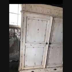 Armoire beautiful $300.00