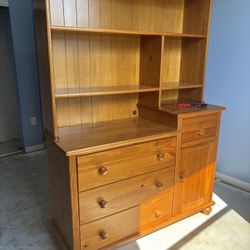 Dresser/hutch