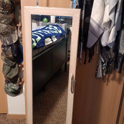 HANGING JEWELRY CABINET 