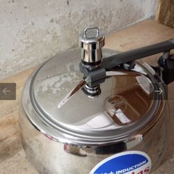 Hawkins - 3 Liter Inner Lid Pressure Cooker