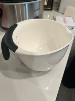 8 Cup Plastic Mixing Bowl w Handle