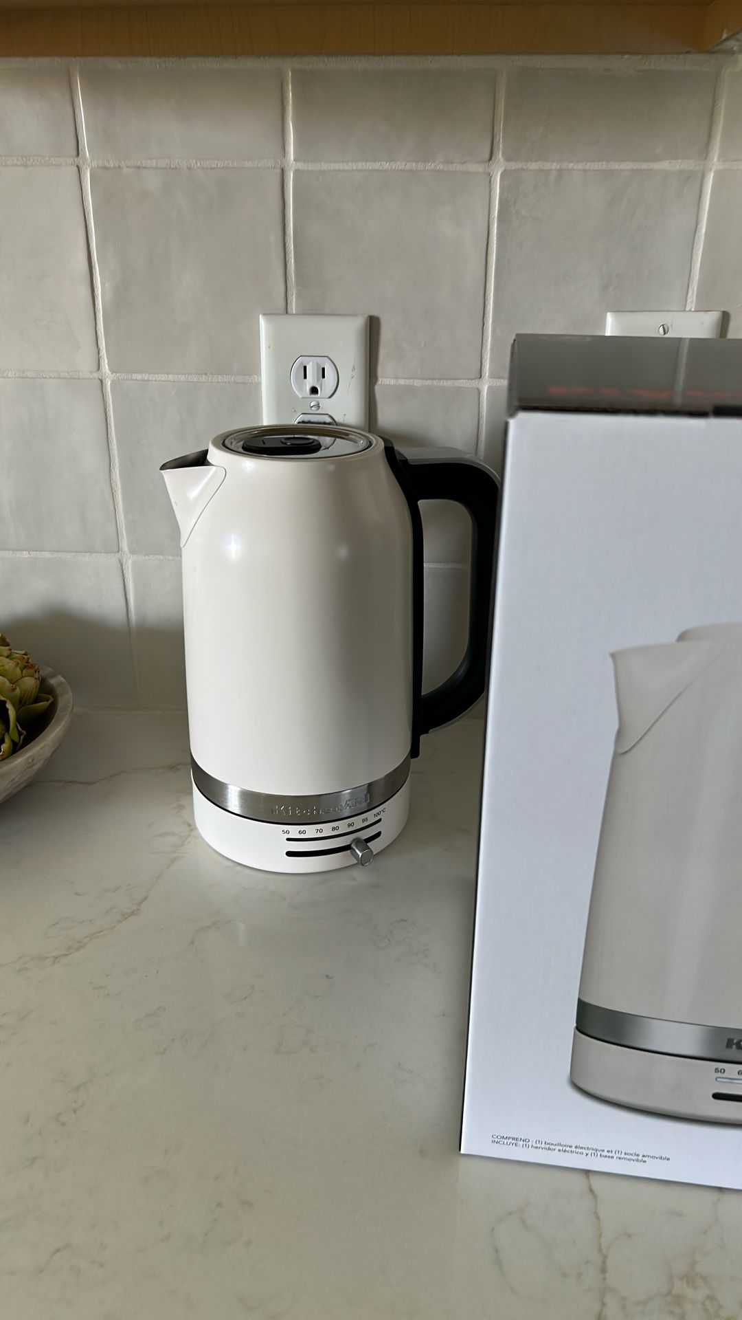 KitchenAid ® Electric Kettle in Porcelain White
