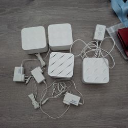 Netgear Mesh Router RBR10
— Orbi AC1200 Dual-Band Mesh WiFi Router With 4 Units