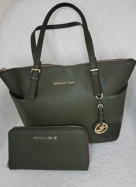 Forest green Michael Kors Jet Set Medium Saffiano Leather Top-Zip Tote Bag & Matching Zippy wallet