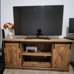 58 Inch Modern Farmhouse TV Stand That Can Accommodate 65 Inch Tvs