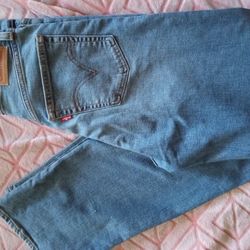 Women's Levi's Size 28 Loose Jeans